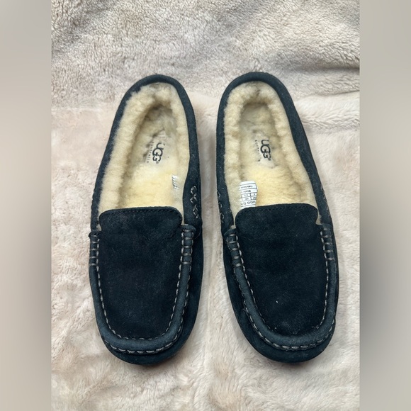 UGG Other - Ugg slipper shoes women’s size 7